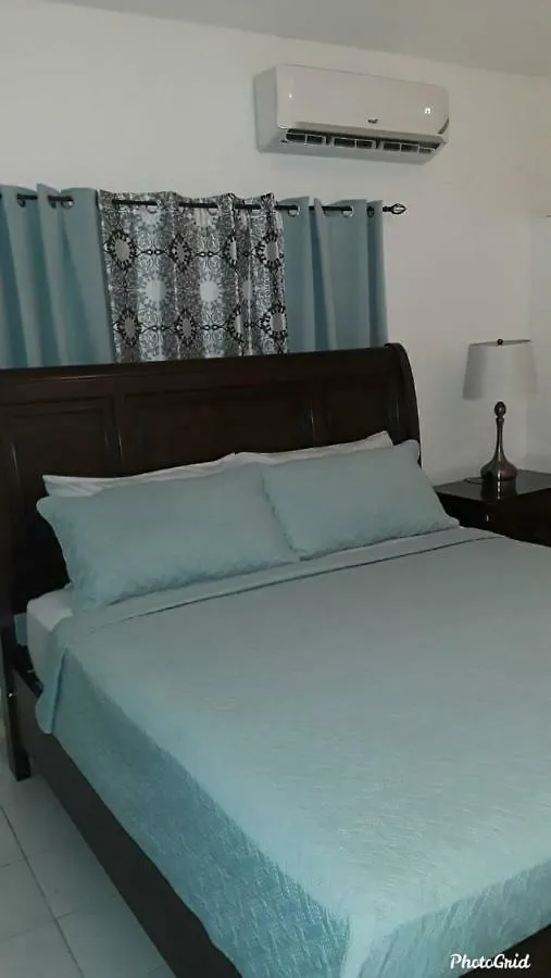 Hébergement de vacances Caribbean Estate Two Bedroom Portmore